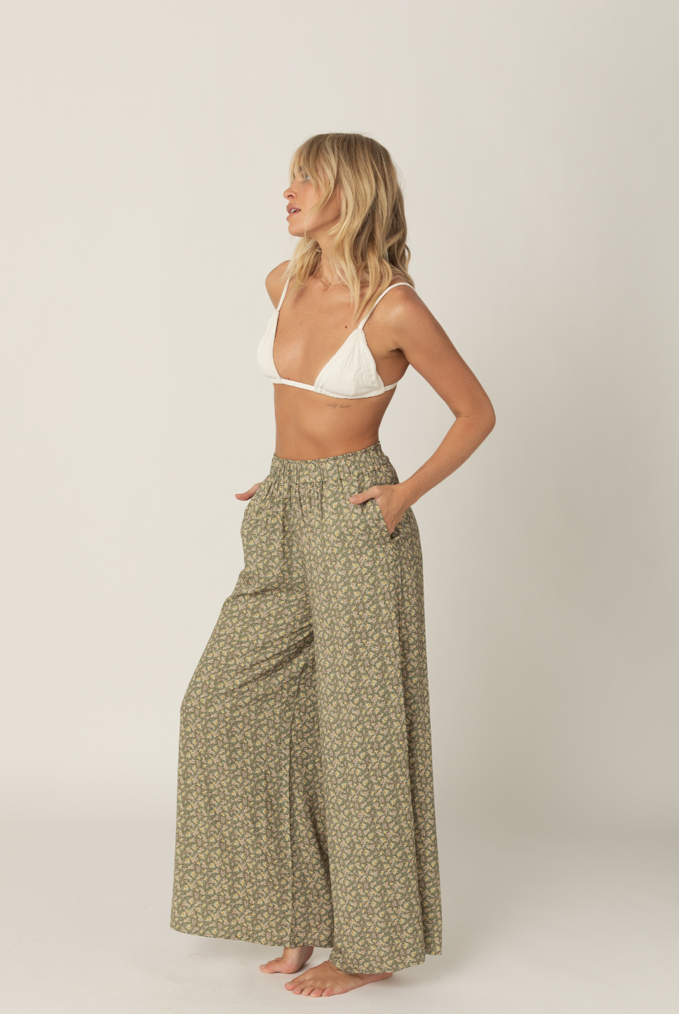 Elastic waist palazzo pants with pockets. Full length pants with our exclusive Mayflower print