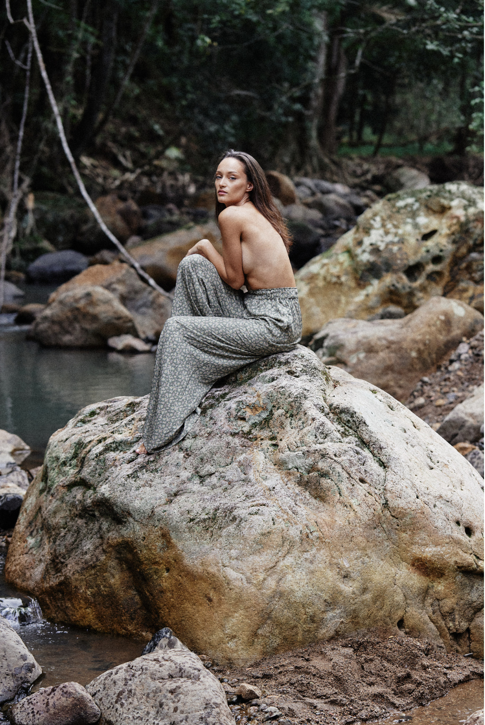 Elastic waist palazzo pants with pockets. Full length pants with our exclusive Mayflower print